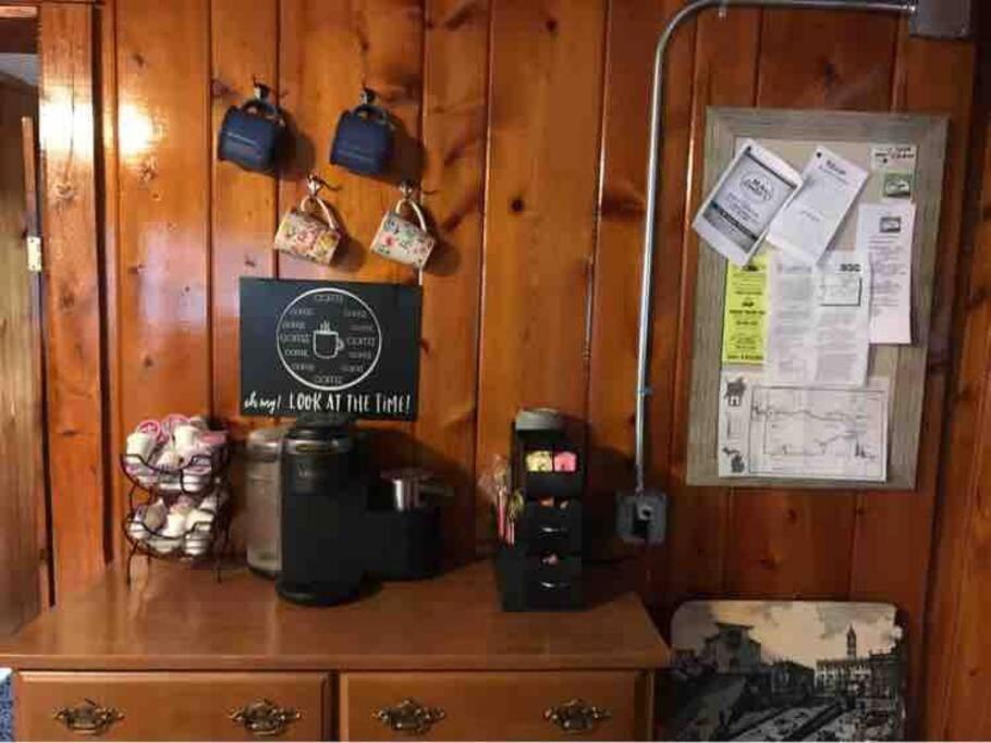 Royce'S Outpost Rustic Cabin Nearby Trails Mio Екстериор снимка